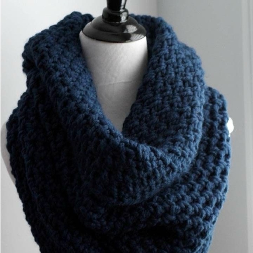 Chunky Knit Infinity Scarf - Navy Blue